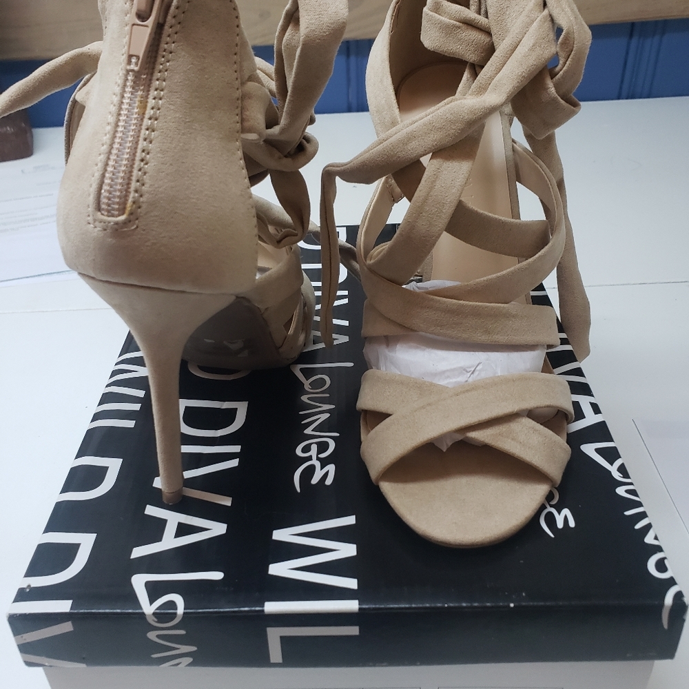 Heels 👠strappy sandals